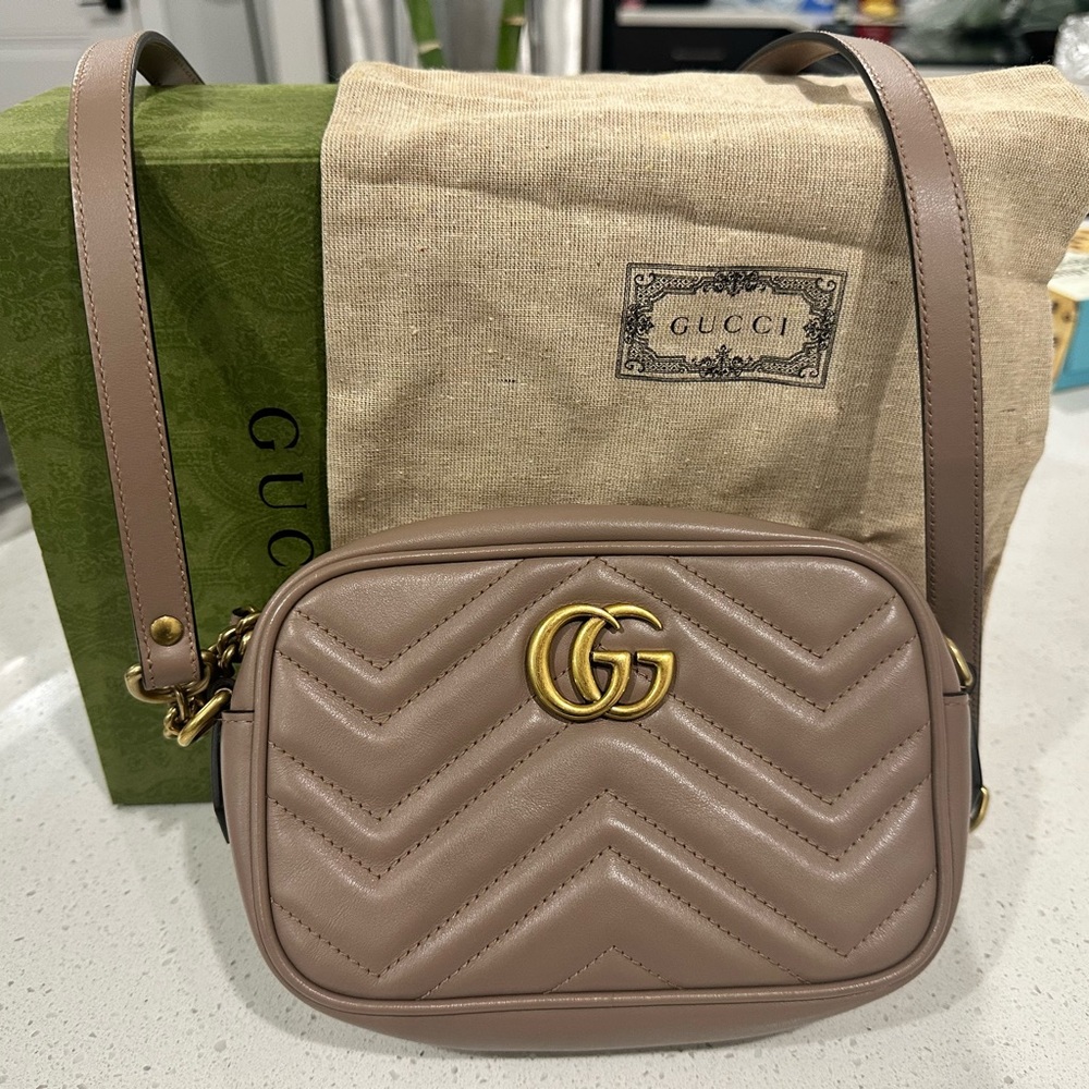 GUCCI GG MARMONT MINI SHOULDER BAG * Excellent Condition*size: 7"Wx4.7"Hx2.4"D
